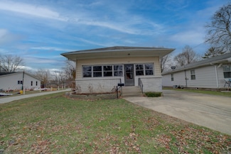 535 E Mulberry St, Watseka, IL 60970