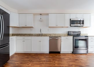 335 Woodford St, Portland, ME 04103