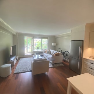 145 Pinckney St Unit 306, Boston, MA 02114