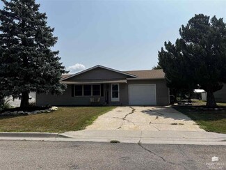 602 N Logan St, Beloit, KS 67420