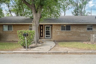 105 Delmar Ln, Del Rio, TX 78840