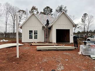 110 Hunters Way, Opelika, AL 36801