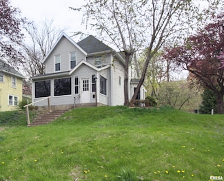 817 N Marquette St, Davenport, IA 52802