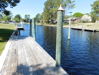 6109 Schooner Ct, New Bern, NC 28560