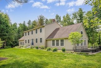 36 Blake Rd, Farmingdale, ME 04344