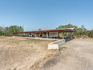 470 Country Acres Dr, Seguin, TX 78155
