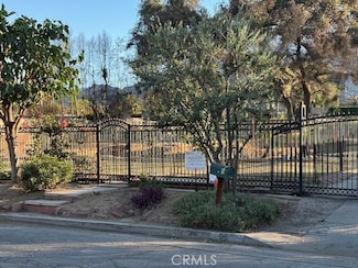95 E Calaveras St, Altadena, CA 91001
