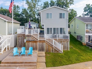 1430 N Shore Dr, Rome City, IN 46784