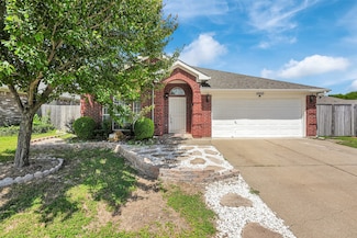 5900 Rising Meadow Dr, Arlington, TX 76018