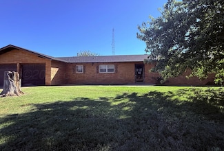 613 S Pearl St, Stratford, TX 79084