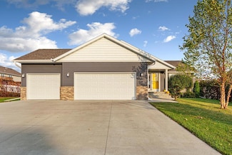 225 Oak Dr, Eagle Lake, MN 56024