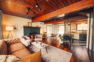 1242 Shadblow Rd, Pocono Summit, PA 18346