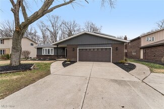 1653 Beethoven Dr, Westlake, OH 44145