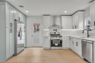 215 W Marie St, Hicksville, NY 11801