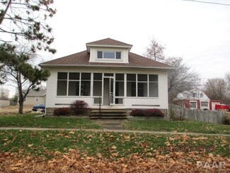 300 E 5th St, MacKinaw, IL 61755