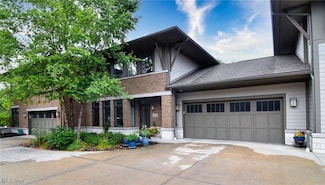 1369 Slate Ct, Cleveland Heights, OH 44118