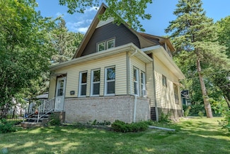 624 4th St S, Moorhead, MN 56560