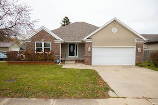300 S Sycamore St, Gaston, IN 47342