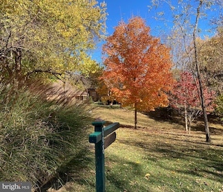 698 Elk Run Estates Dr, Harpers Ferry, WV 25425