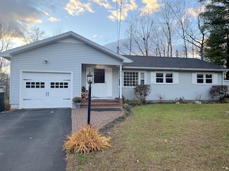 14 Frankwood Dr, Winslow, ME 04901