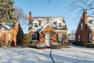 1922 Oxford Rd, Grosse Pointe Woods, MI 48236