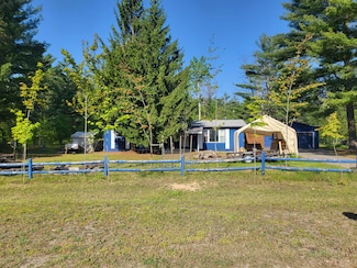 108 Woodleaf Dr, Grayling, MI 49738