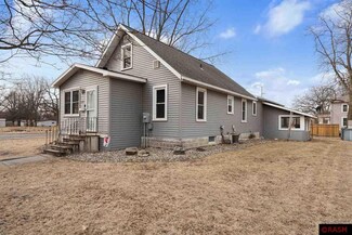 422 422 8th St SE, Waseca, MN 56093