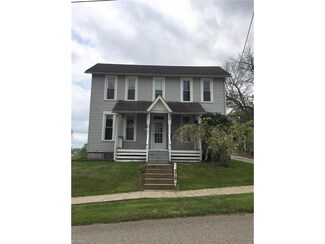 318 W South St, Barnesville, OH 43713