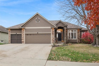 4116 Lakewood Ln, Des Moines, IA 50320
