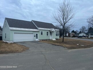 7 Circle Dr, South Glens Falls, NY 12803