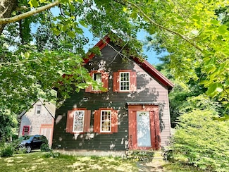 11 Elm St, Middleborough, MA 02346