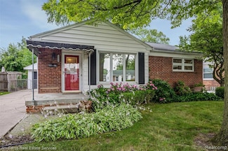 22615 Carolina St, Saint Clair Shores, MI 48080