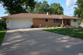1224 W Calhoun St, Macomb, IL 61455
