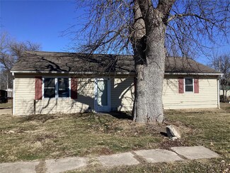 713 E Union St, Vandalia, MO 63382