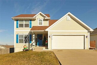 2712 Fayrdale Dr, Des Moines, IA 50320