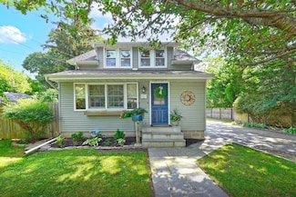 15 5th Ave, Kings Park, NY 11754