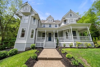 49 Longfellow Rd, Wellesley Hills, MA 02481