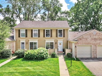 1123 Kings Cove Dr, Rochester Hills, MI 48306