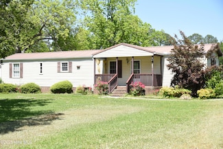 302 S Bank St, Roper, NC 27970