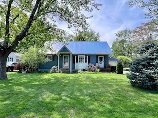 16 Cherokee Ave, Essex Junction, VT 05452