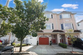 62 Ambassador Ln, Staten Island, NY 10309