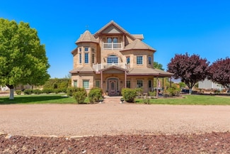 885 N Old Farms Rd, Dammeron Valley, UT 84783