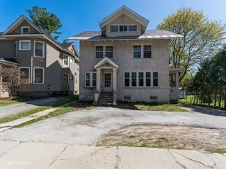 54 Crescent St, Rutland, VT 05701