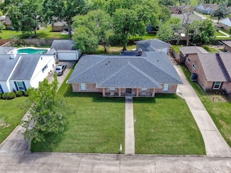 5000 Meadowlark St, Dickinson, TX 77539