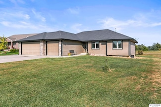 129 Lake View Dr, Tekamah, NE 68061