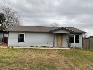 506 North St, Yoakum, TX 77995