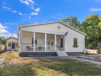 1011 Porter St, Taylor, TX 76574