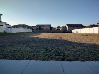 4795 Woodhaven Dr S, Fargo, ND 58104