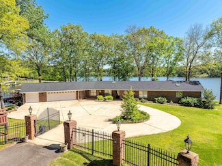 164 Riverside Dr, Hot Springs National Park, AR 71913