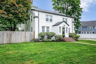 11 Florence Rd, Lowell, MA 01851